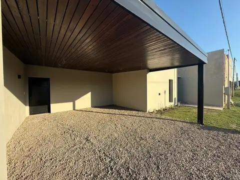 Casa 5 ambientes con 1 baño