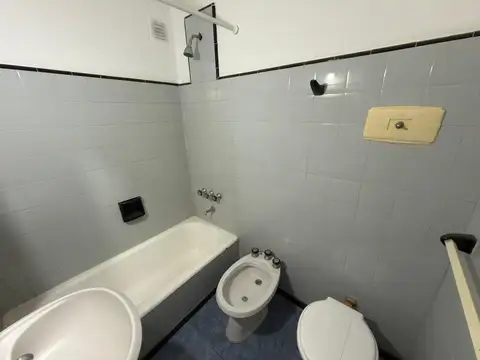 Departamento 2 amb al frente con Balcon Frances