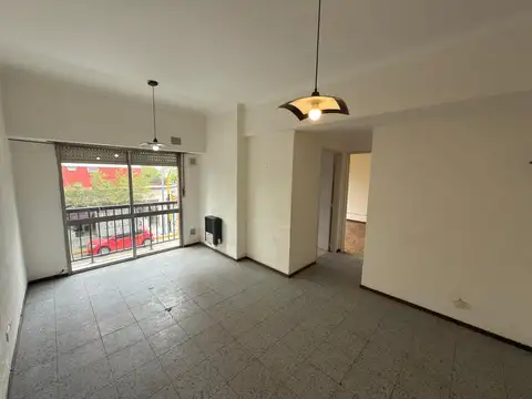 Departamento 2 amb al frente con Balcon Frances