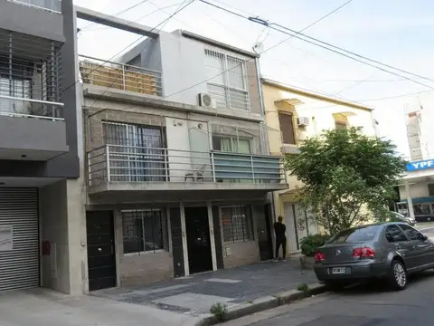 Duplex de 3 Amb. C/Bcon,Patio,Qcho y Parrilla Llavallol 2100