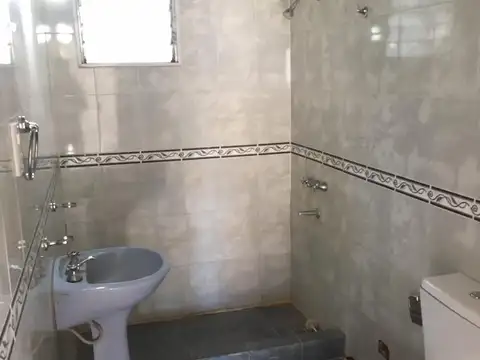 Casa 2 ambientes con 1 baño