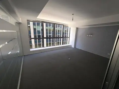 Oficina en Alquiler con 1 cochera