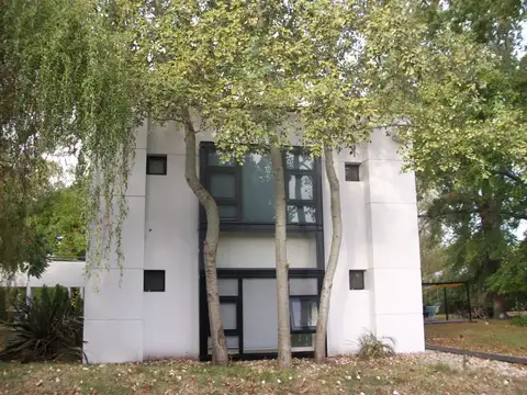 Casa en Venta en Abril Club De Campo, USD 1.200.000