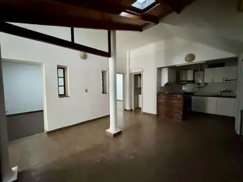 Oportunidad  SE VENDE Ph de 4 amb reciclado c/entrada independiente. Junto C/ local en esquina.