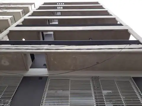 Venta Monoambiente Patio Y Cochera- Zeballos 2400