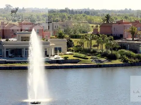 Casa 4 ambientes con 5 baños