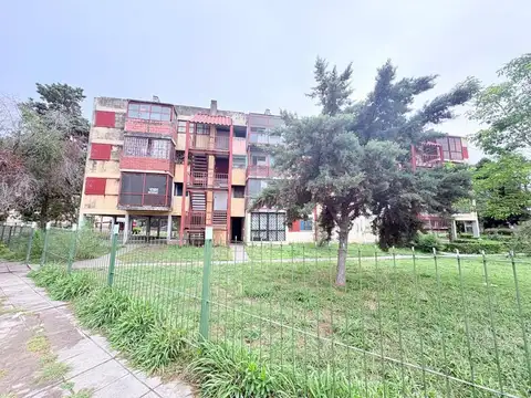 B° Castañares. Zona Norte. Av. Albert Einstein 1. Block 100