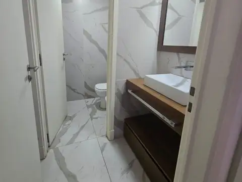 VENTA OFICINA EN COMPLEJO THAYS LELOIR