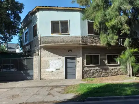 LOCAL C/ OFICINAS Y DEPOSITO-  EN 1° PISO 2 DTOS. DE 2  AMB.