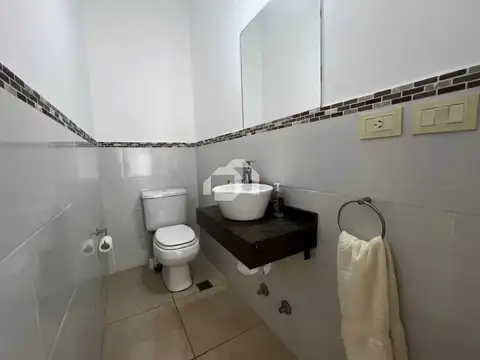 Casa 5 ambientes con 4 baños