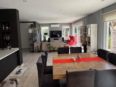 Casa en Venta con 6 cocheras