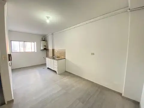 Av. Pte. J. D. Perón al 1800