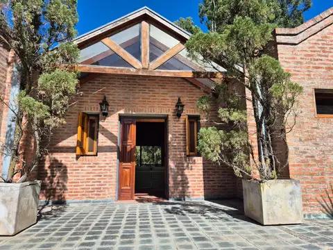 Avda Juan Manuel De Rosas 2200