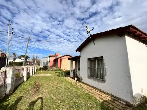 Casa Sobre 2 Lotes COMERCIALES en Centro Los Cardales, a metros de Avenida San Martín