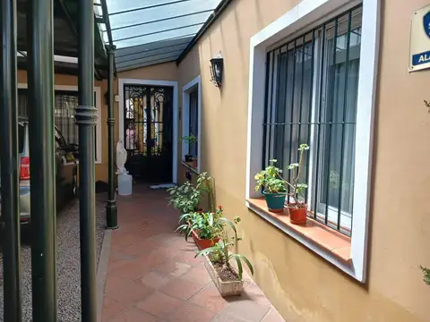 Casa 7 ambientes con 3 baños