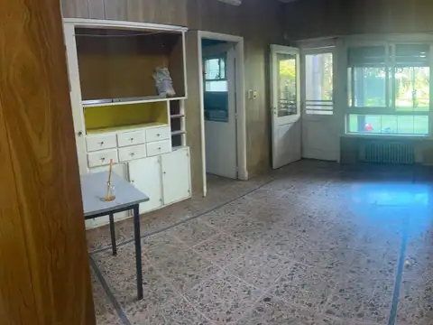 CASA SOBRE UN LOTE DE 15 X37 Y DESARROLLADA EN 2 PLANTAS