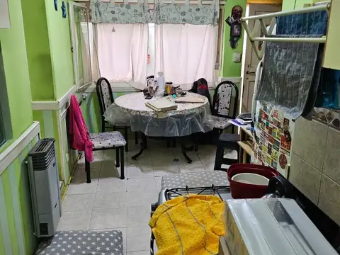 PH AL FRENTE, APTO 2 FAMILIAS.