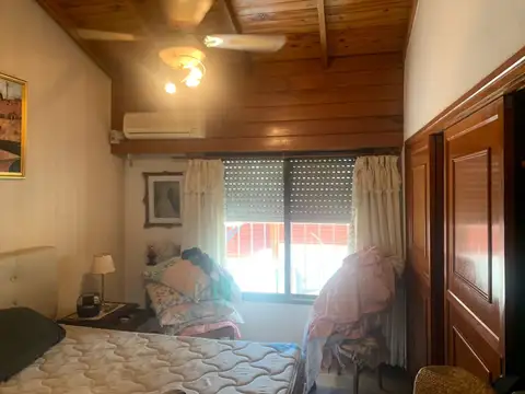 Chalet 5 amb. con cochera para dos autos en Quilmes este