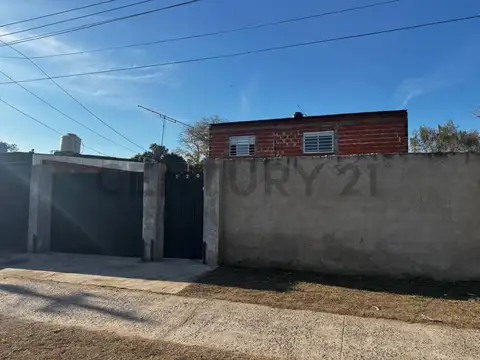 Vendo Casa con amplio lote
