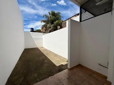 Venta Departamento 2 ambientes Patio Planta Baja Sarandi