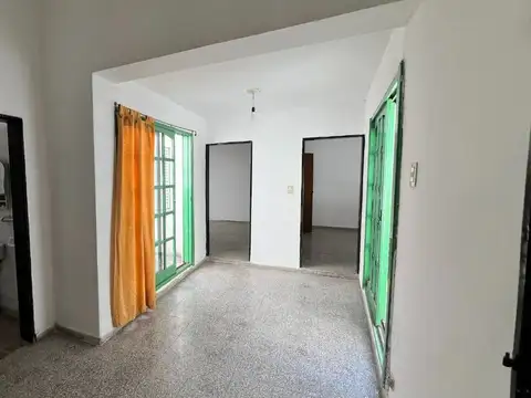 Se vende casa, excelente ubicación en San Vicente!