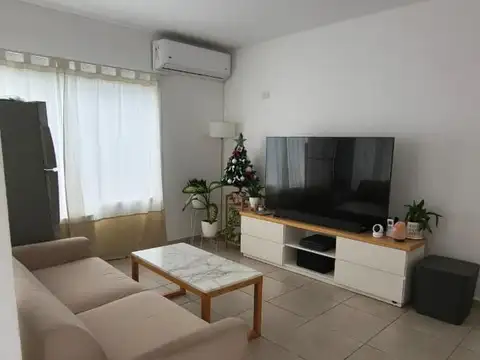 Casa en Alquiler con 2 cocheras