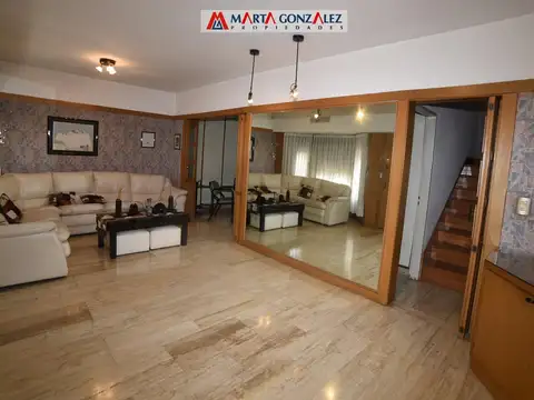 Casa 5 ambientes con 4 baños