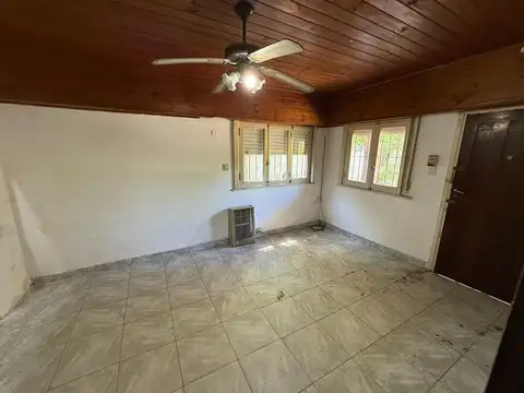 Casa en Alquiler con 2 cocheras