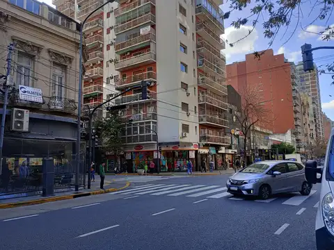 Departamento 2 ambientes con terraza. Cochera. Congreso