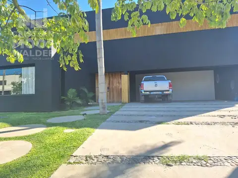 Casa en Venta en El Cantón - Barrio Islas, USD 550.000