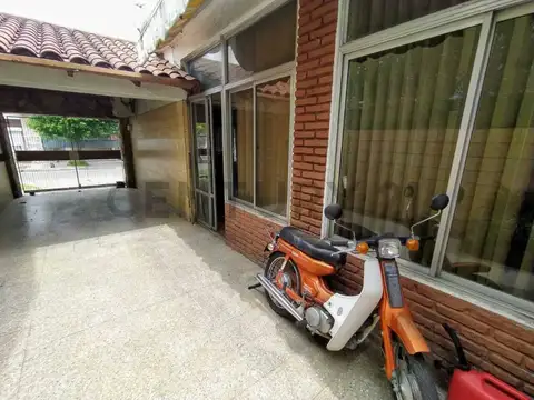 VENTA CASA 5 AMBIENTES, CASTELAR