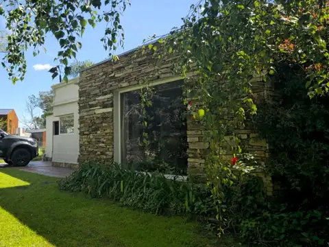 CASA 2 AMB. BARRIO PRIVADO SAN BENITO