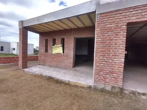 VENTA CASA A TERMINAR EN CAMPIÑAS DE PIÑERO