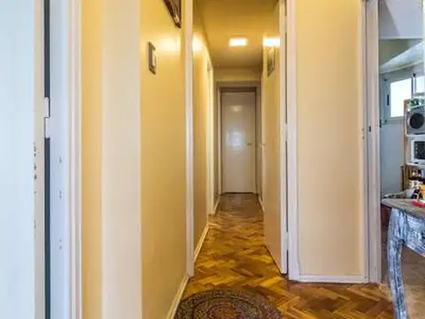 Venta: Departamento de 4 ambientes al Frente con Balcón en Caballito. 96 m2 Totales