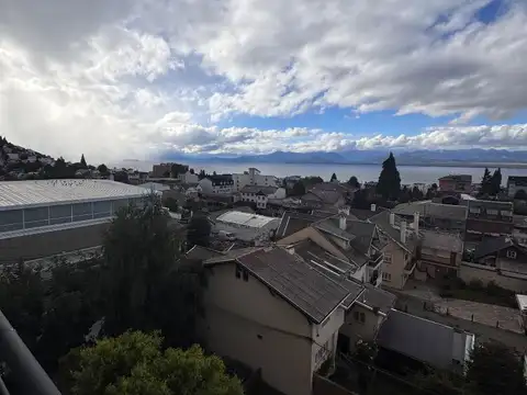Amplio, comodo y con magnifica vista al lago Apto Turismo