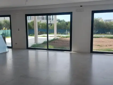 Venta de Casa en El Canton Golf.