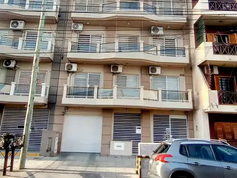 DEPARTAMENTO CON COCHERA