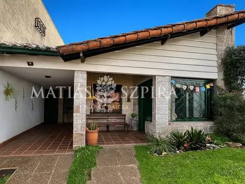 Casa 4 ambientes a la venta en Libertad, Merlo