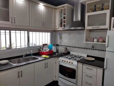 MUY LINDA CASA PH 3 AMBIENTES RECICLADA