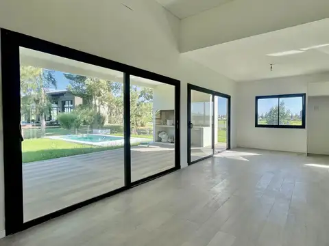 Casa 6 ambientes con 4 baños