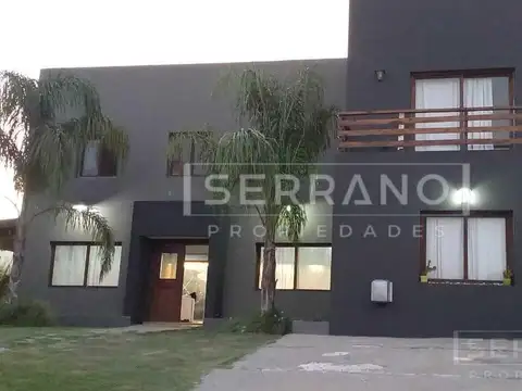 Casa en Venta con 2 cocheras