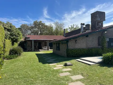 Casa en Venta con 2 cocheras