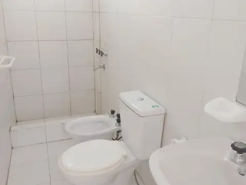 Depto Tipo Casa en Alquiler en Bernal Oeste, $ 420.000