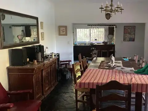 Casa en Alquiler con 4 cocheras
