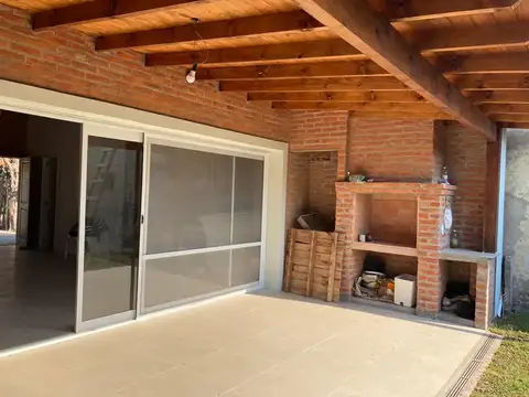 Hermosa Casa en De Vicenzo Chico