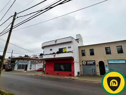 Paraná  esquina Av Ricchieri - 1 Piso