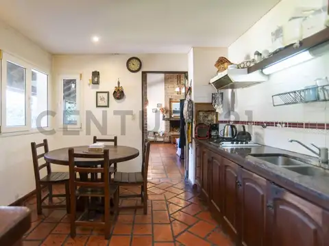 Casa 6 ambientes con 3 baños