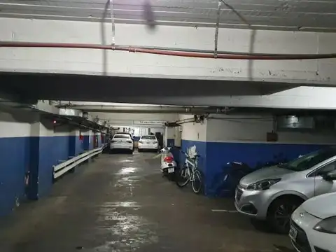 VENTA GARAGE 70 cocheras moviles - (45 fijas) en  Zona RETIRO