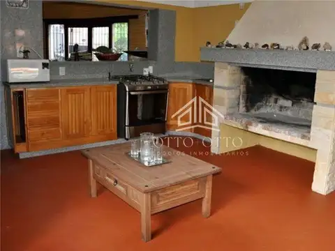 Casa en venta Playa Mansa 6 dormitorios