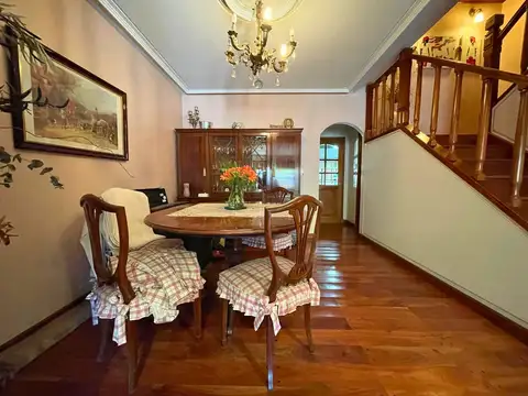 Casa en Venta con 3 cocheras